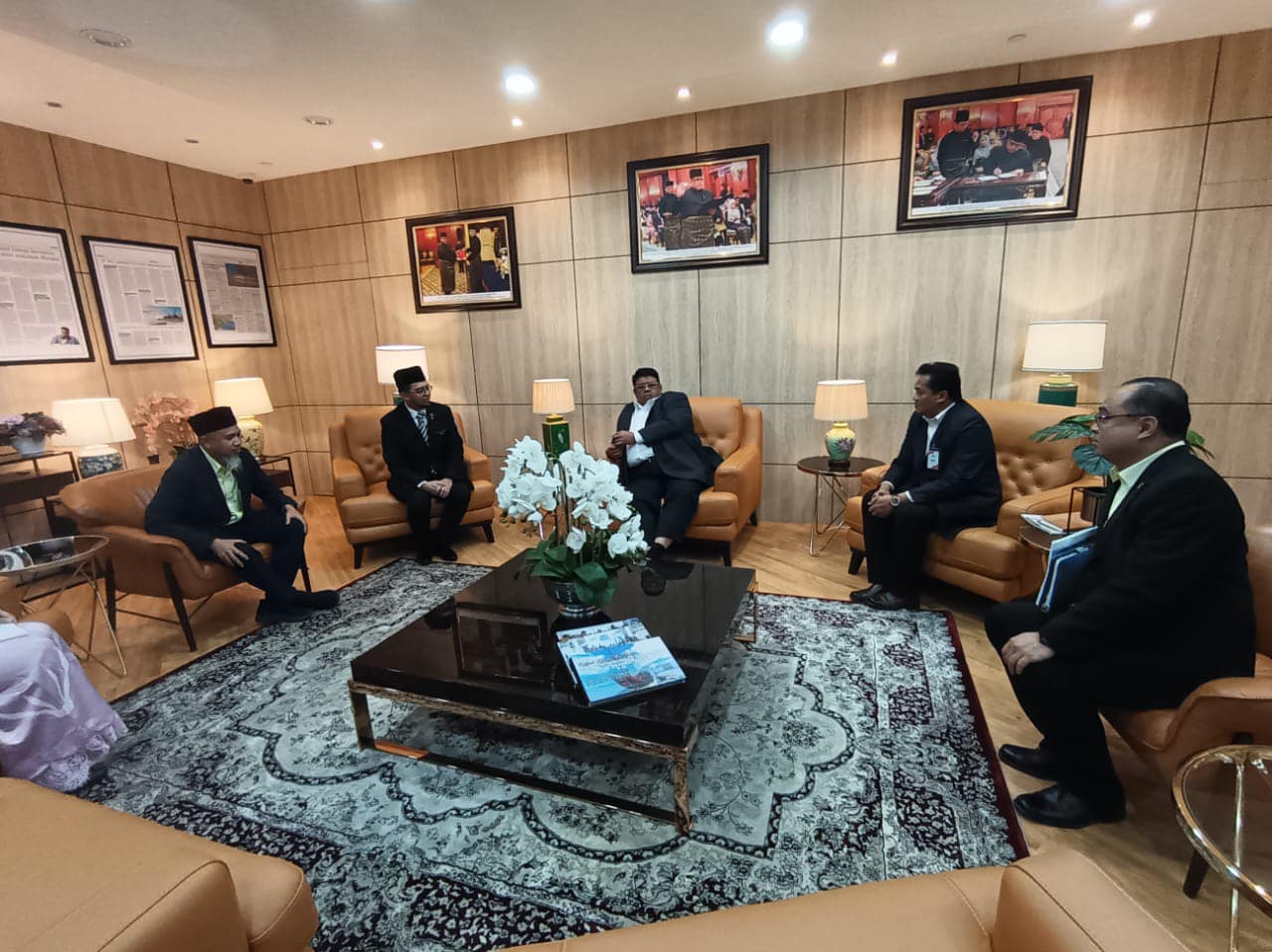 Kunjung Hormat UiTM Kepada Ketua Menteri Melaka
